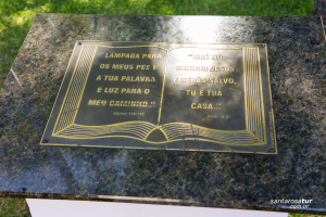 Monumento a Bíblia