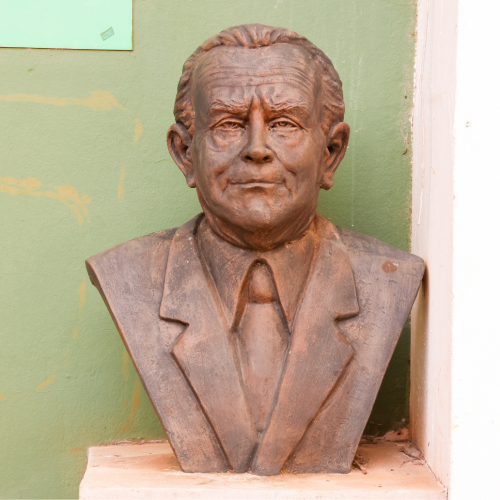Busto Eduardo Meneghel